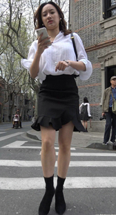 白衬衫黑色包臀裙性感美女