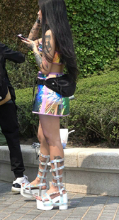 超性感短衣短裙街拍纹身妹