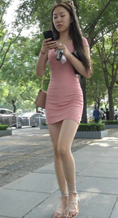 性感粉色包臀裙苗条身材美女