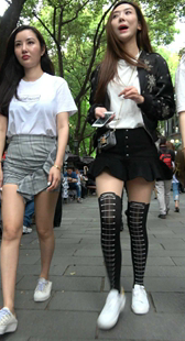 清纯气质街拍美女姐妹