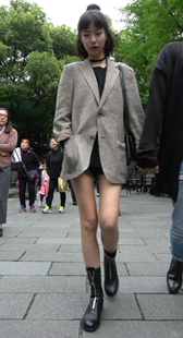 身材娇小白皙美腿美女