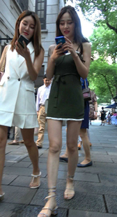 天使面容魔鬼身材的一对姐妹