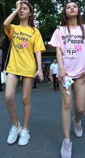 超短热裤长款T恤美腿高颜值姐妹