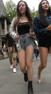 性感包臀牛仔短裤金三角美女