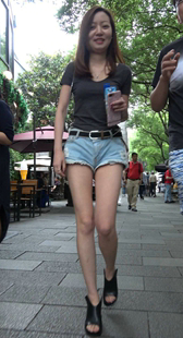 貌美如花的街拍热裤气质美女