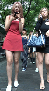 红色吊带裙超性感美女