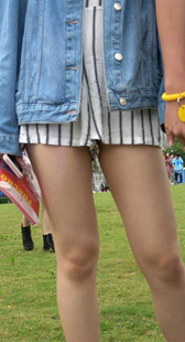 牛仔外套美腿高颜值青春美女