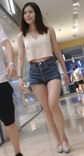 极品巨臀超短裤大美女