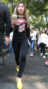 性感高跟鞋紧身弹力裤美女