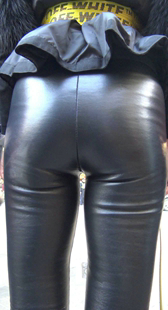 包臀皮裤墨镜女逼格高