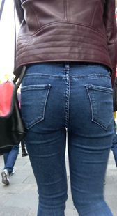 紧身牛仔皮衣成熟美女