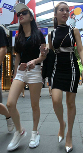 包臀裙银白色高跟性感美女