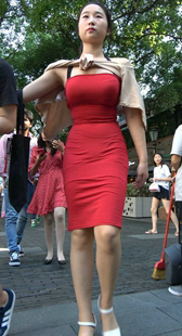 红包臀裙性感火辣身材高跟美女