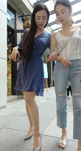 街拍气质性感美女姐妹