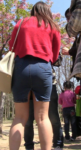 重口味牛仔皮裙美女