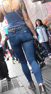 性感紧身牛仔吊带衫洋妞