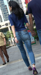 紧身牛仔性感身材高跟美女