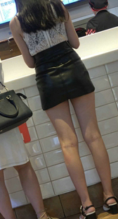 皮裙性感大长腿美女