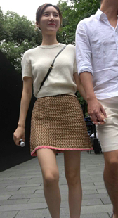 气质短裙美女小姐姐