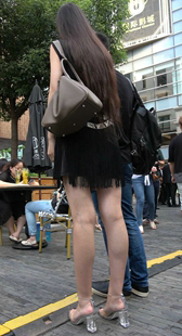 高挑身材连衣裙长发美女