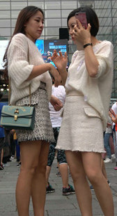 性感短裙美女姐妹花