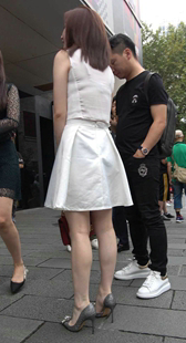 高跟连衣短裙长发少女