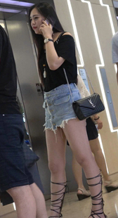 超短性感热裤月牙臀美女