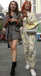 身材性感的美腿美女姐妹