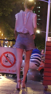 高跟热裤大长腿美女