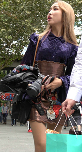 超短裙金发性感美女