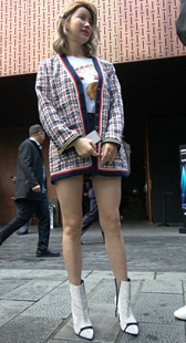 高挑短裙大长腿妹子