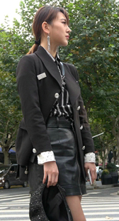 制服皮短裙小女人