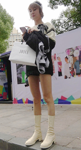 街拍长腿短裙美女视频