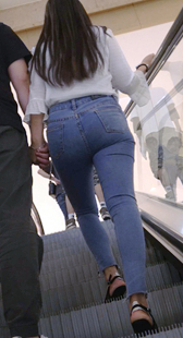 紧身蓝牛饱满肥臀少妇