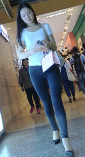 饱满苹果臀长发大美女