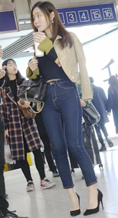 高跟牛仔苹果臀长发大美女