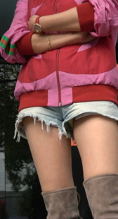 热裤修长美腿高挑少妇