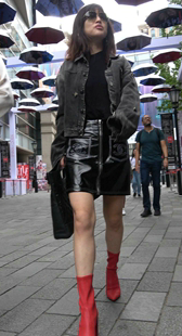 红靴短裙美腿气质墨镜美女