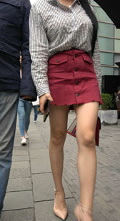 米色高跟鞋裙美腿美女