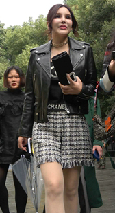 丝袜高跟性感身材皮衣女