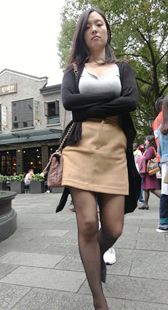 黑丝短裙美腿质姑娘