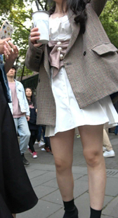 白裙美腿气质美女