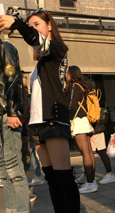 黑丝短裤美女爱自拍