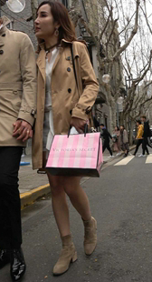 短裙美腿气质MM