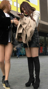 丝袜皮裙高筒靴极品身材靓妹