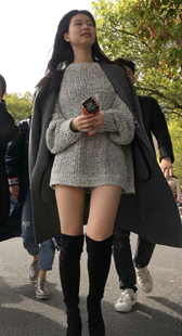 街拍美腿大姑娘