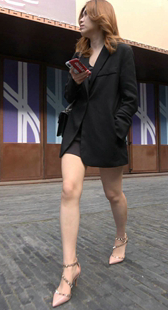 粉色网红高跟鞋美腿美女