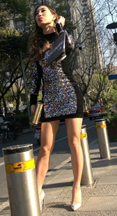 性感紧身包臀短裙长腿美少妇