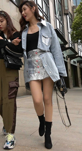 银色短裙性感长腿丝袜高跟红唇长发美女