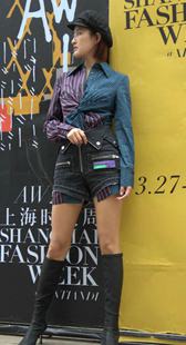 牛仔短裤极品身材长腿少女